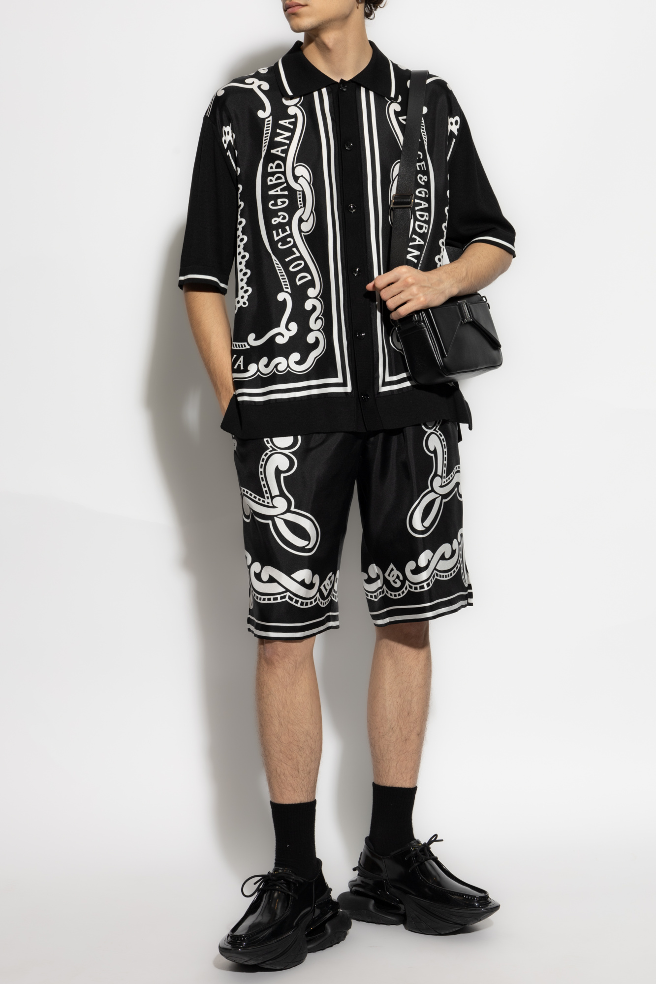 新品未使用タグ付き herlipto Chain Boucle Shorts M Herlipto Chain Boucle Shorts - メルカリ